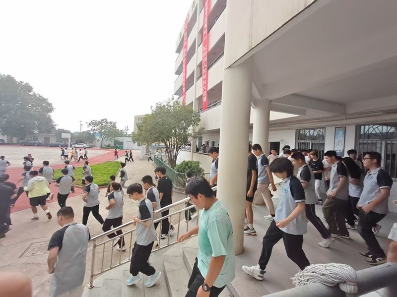 疏散演練-2.jpg 疏散演練-2.jpg